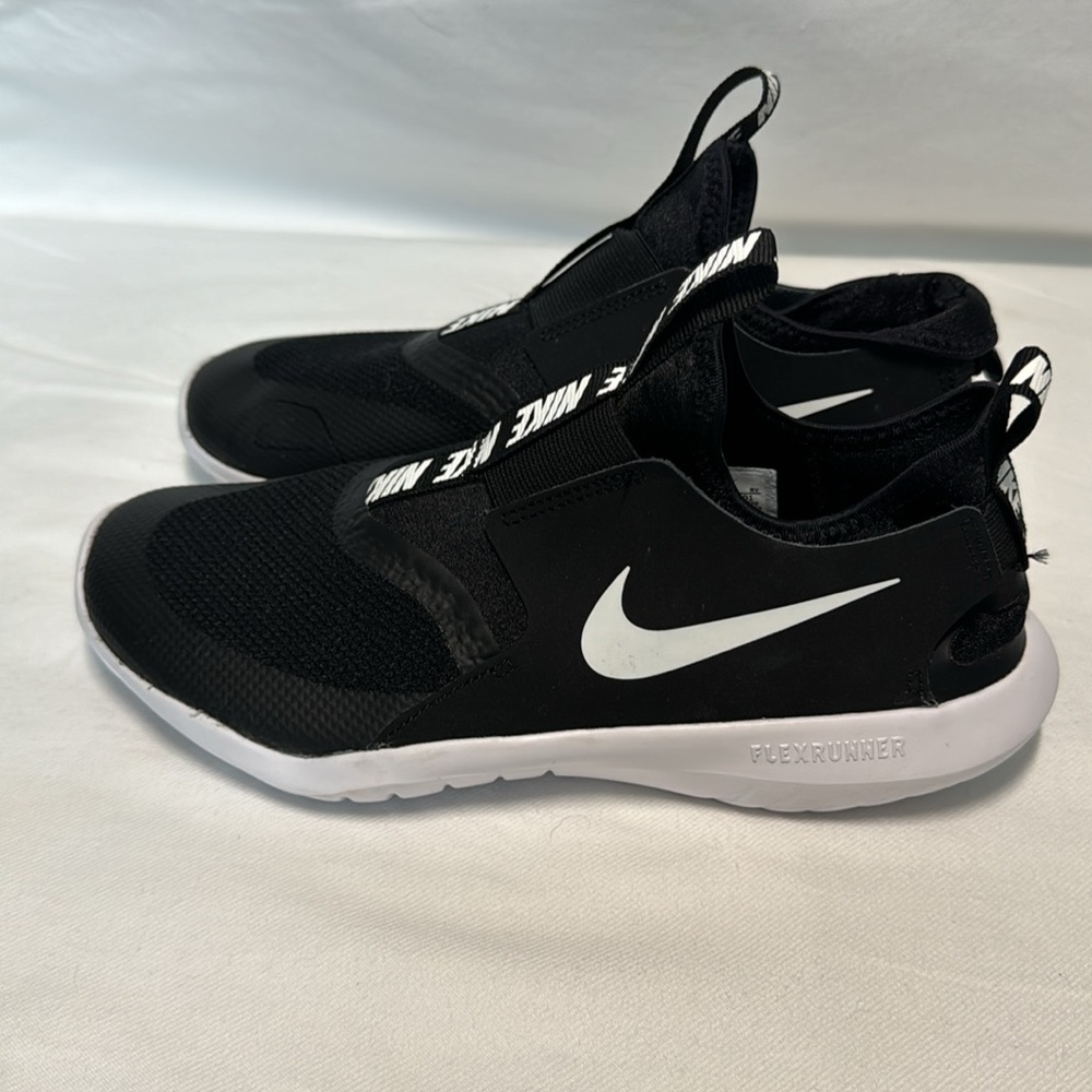 ❌SOLD❌*****Slip on Nike shoes, Black and White 4Y used once.